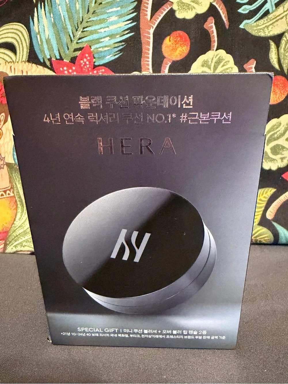 HERA Black Cushion Foundation 23N1 & Two Mini Lip Color - Black Box Gift Set NEW